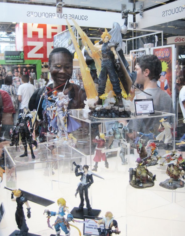 Des figurines de Final Fantasy sur le stand Square Enix.