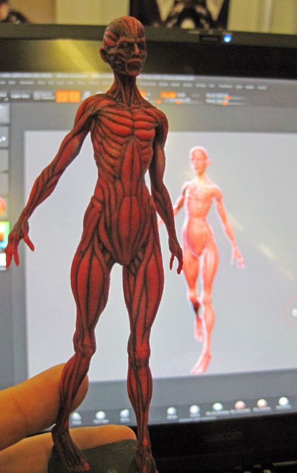 L'écorché de Masanori Yoshida avec le ZSketch en arrière plan.
